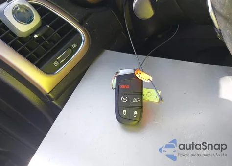 2015 Jeep Grand Cherokee Altitude z USA, uszkodzony, nr VIN 1C4RJFAG0FC785260